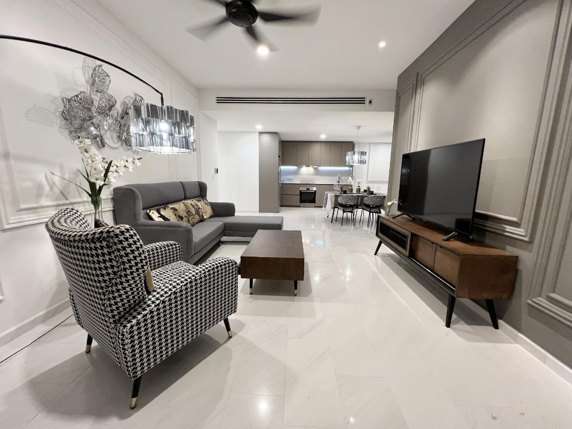 The Eaton Residences By Times 8 — Photos 1